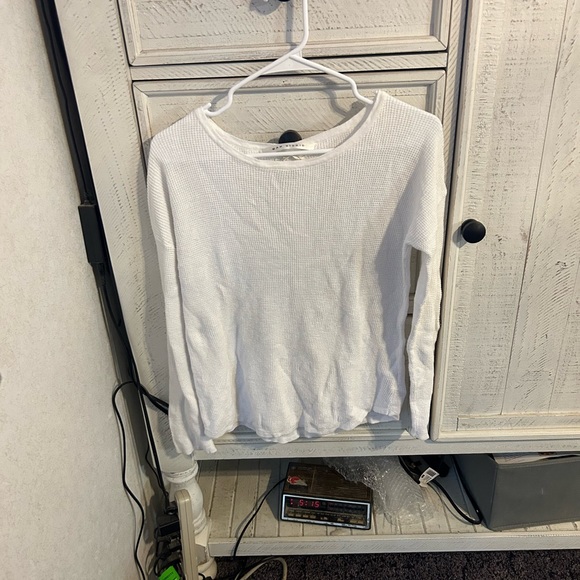 Max Studio white top button down in the back - Picture 4 of 4